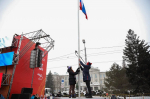 Участник СВО Александр Донских поднял флаг России на церемонии открытия Рождественского полумарафона